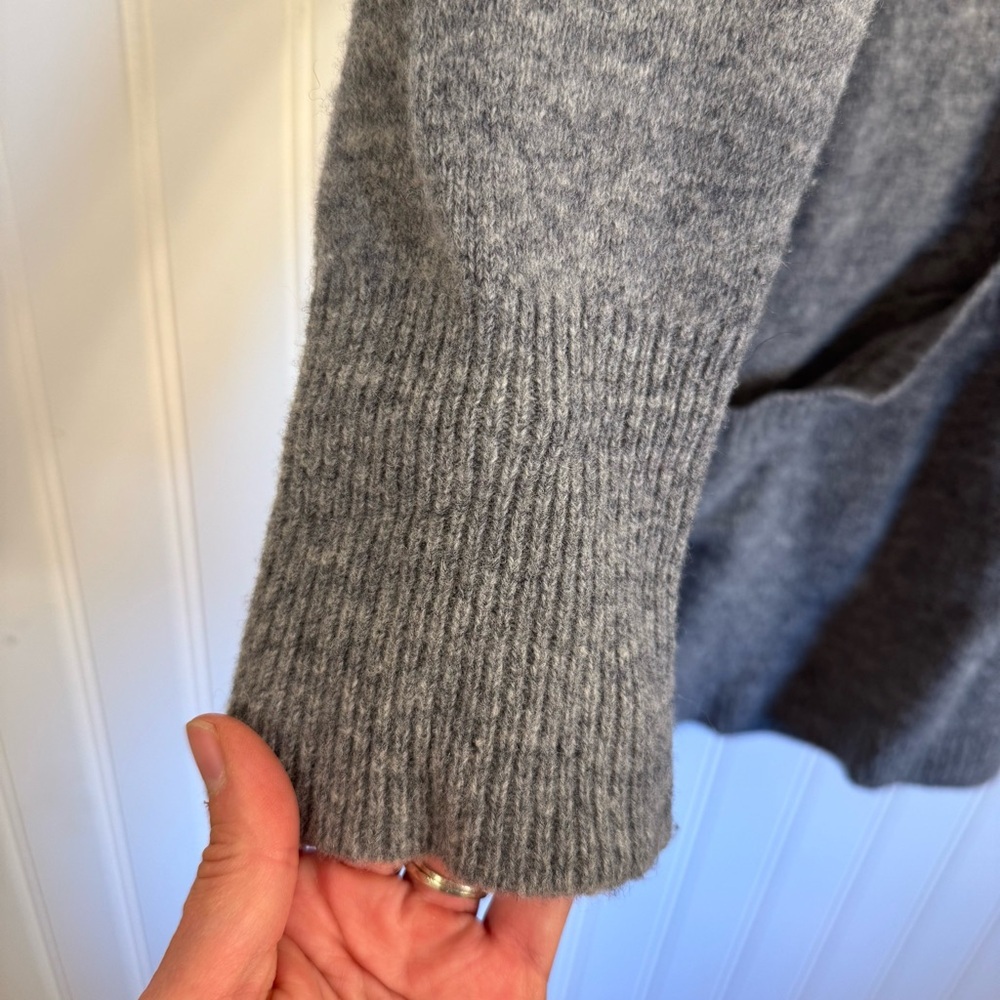 Ellen Tracy 100% Wool Oversized Full Zip Up Long Cardigan Gray Size Medium - Picture 4 of 14